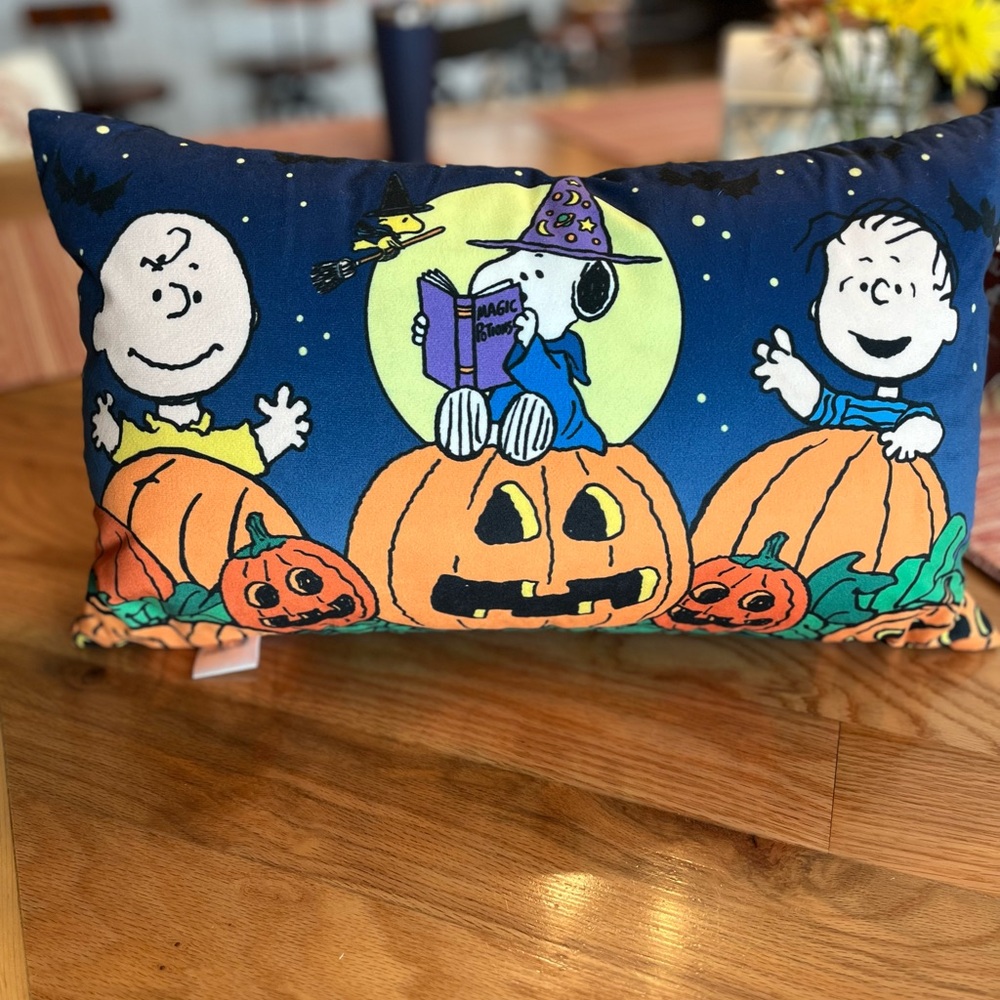 NWT - Peanuts Halloween Snoopy -It’s the Great Pumpkin Decorative Pillow